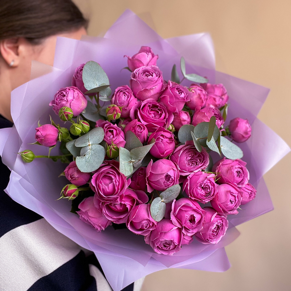 Кустовые пионовидные розы Мисти баблс с эвкалиптом 9 шт