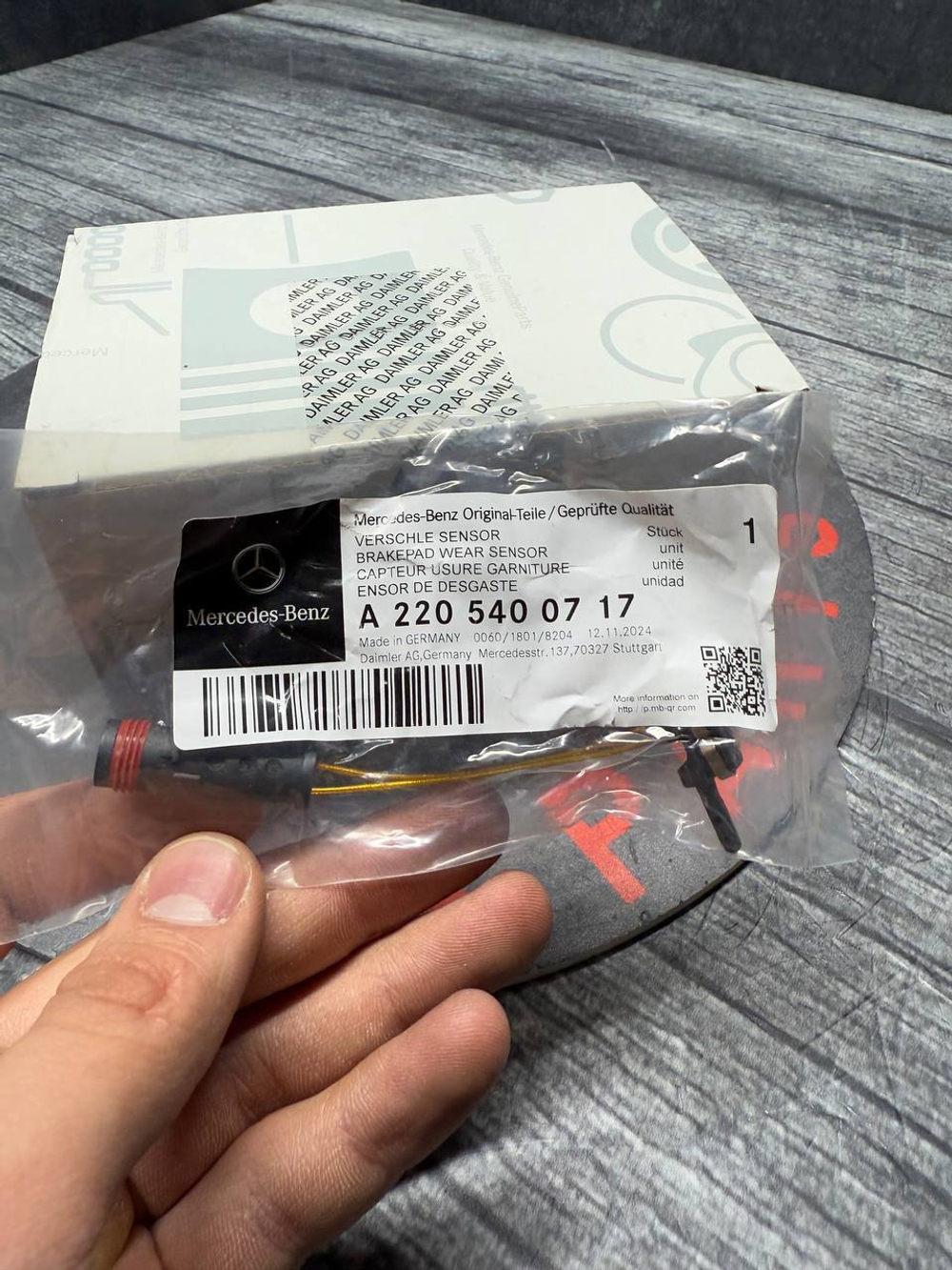 Датчик износа колодок Mercedes-Benz A2205400717