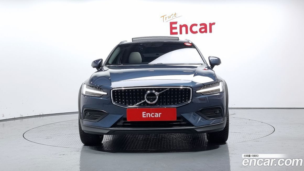 Volvo V60 Cross Country 2 Generation B5 Pro AWD (12.2020)