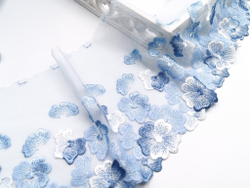 Вышивка на сетке,18,5 см, ЛЕВАЯ, цветы на голубом фоне (Артикул: VS-2033), м