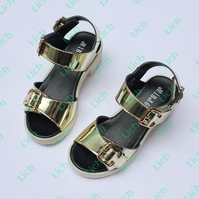 Босоножки детские с пряжками на каблуке с платформой