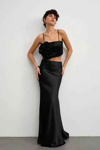 Юбка макси из атласа черного цвета