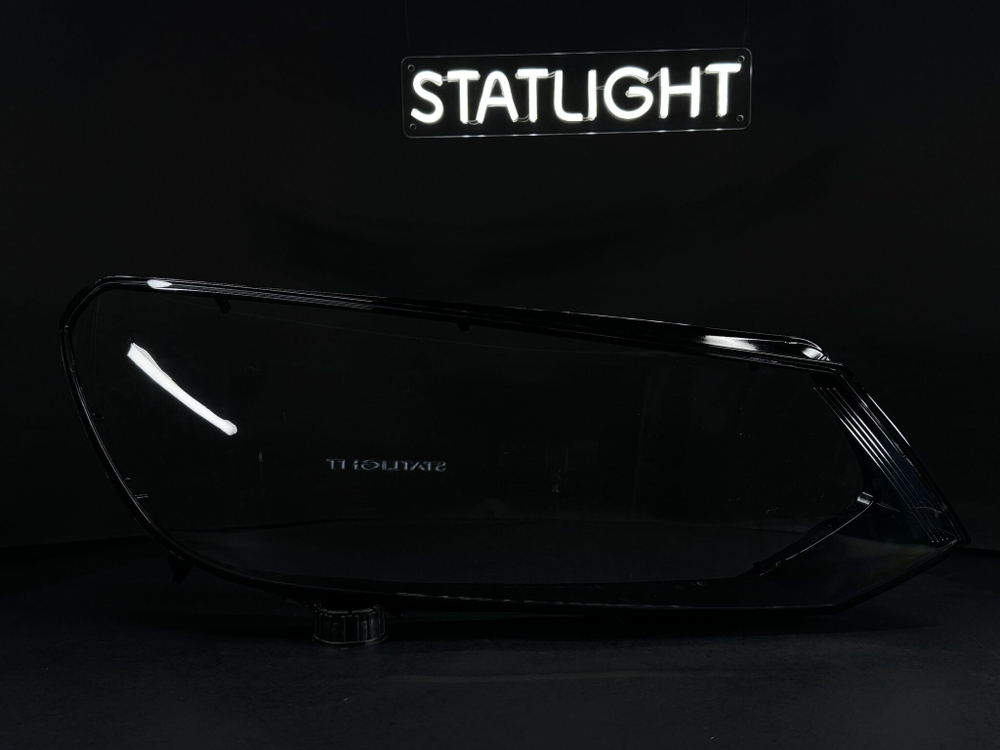 Правое стекло фары Volkswagen Touareg NF 2010-2014