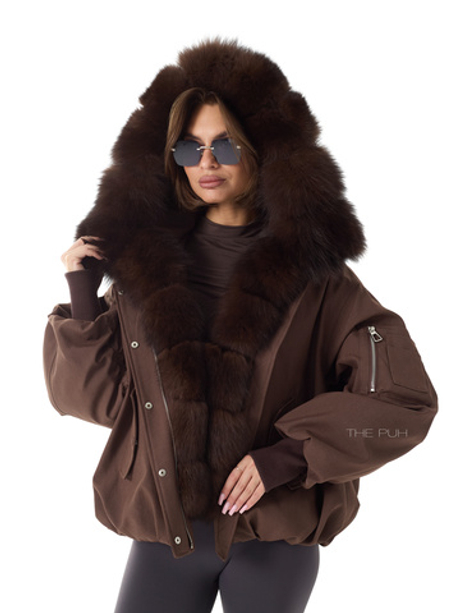 Шоколадная пуховая парка с капюшоном и меховой оторочкой