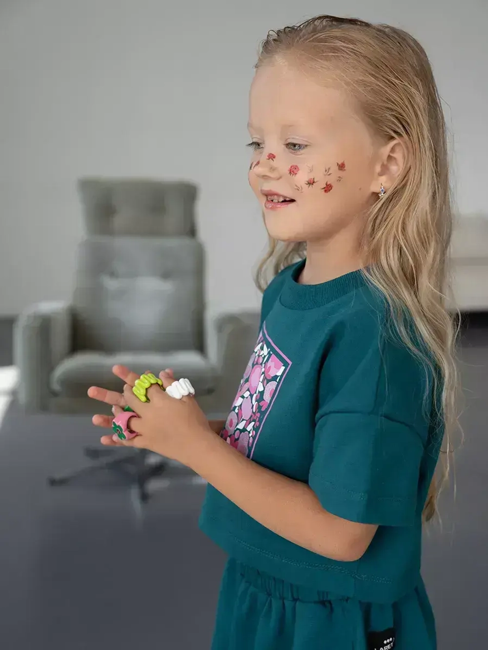 Костюм для девочки, футболка и шорты в сад