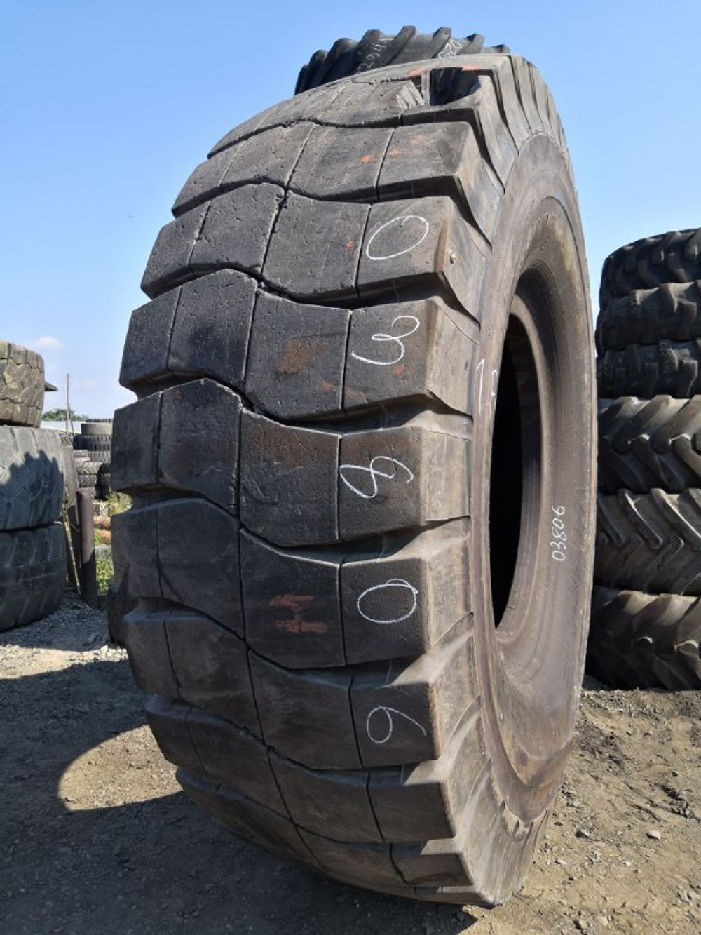 33.00R51 Bridgestone VRPS шина б/у