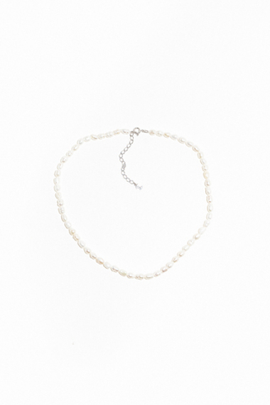 Колье-чокер из серебра и натурального рисовидного жемчуга