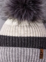Шапка зимняя вязаная с помпоном