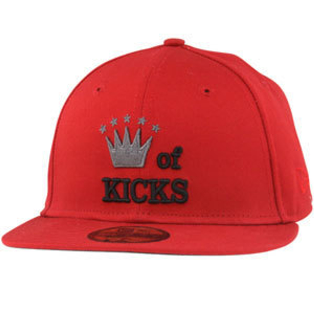 Бейсболка New Era Fitted Sneaktip King of Kicks красная вид спереди
