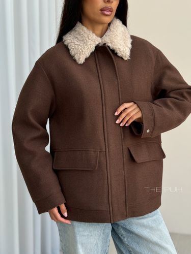 Шоколадная куртка с меховым воротником