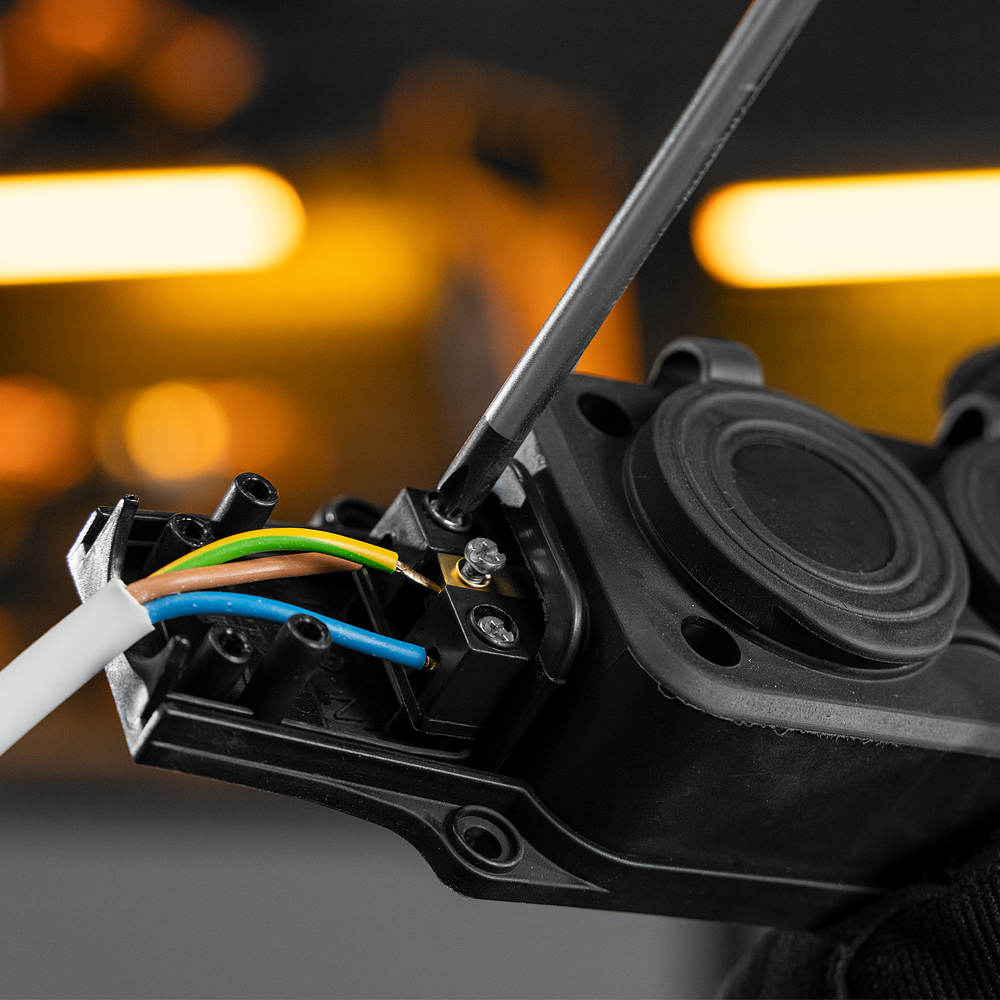 Шнур сетевой Energy Series, ПВС, 1,5 м, 3 x 1 мм, с неразборной вилкой, белый, Denzel