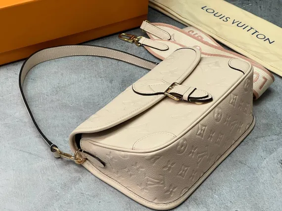 Сэтчел Louis Vuitton Diane кремовый