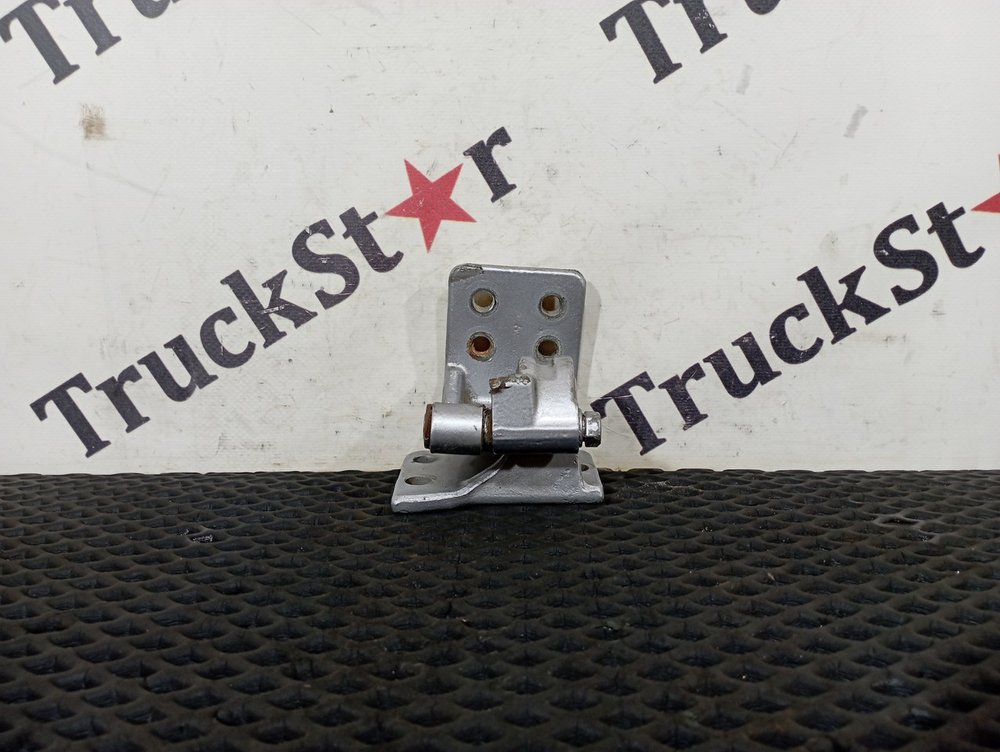 Петля двери нижняя левая 2023