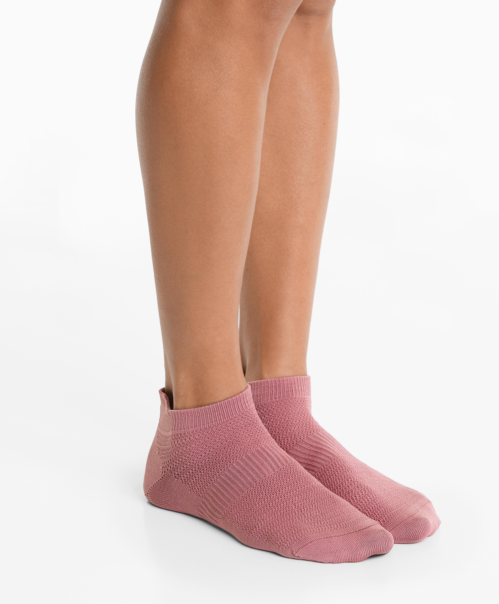 OYSHO Набор из трех пар носко вдля кроссовок с язычком из полиамидной смеси, бледно-розовый