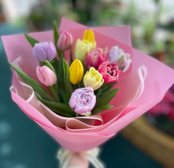 Букет из тюльпанов в крафте