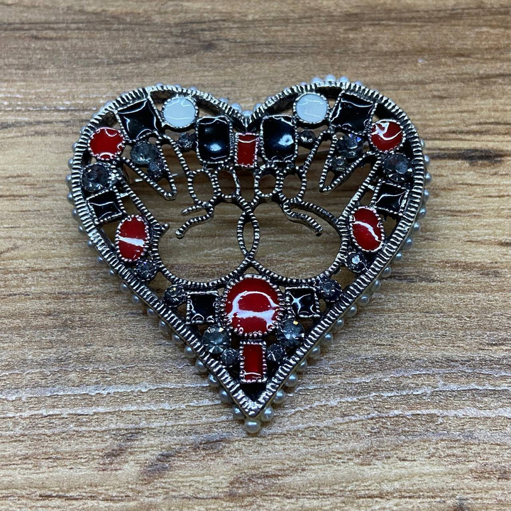 Брошь Сердце всё ок эмаль красная черная белая бусинки кристаллы серые металл серебристый