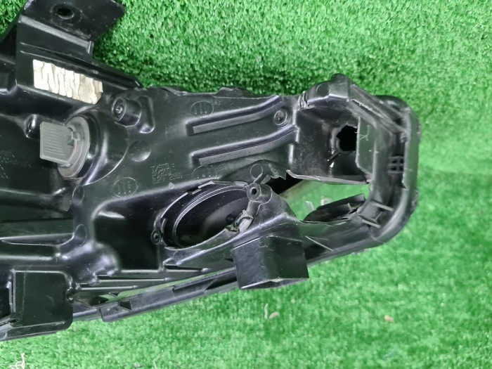 Фара левая Hyundai Solaris 2 (2020-н.в.) галоген