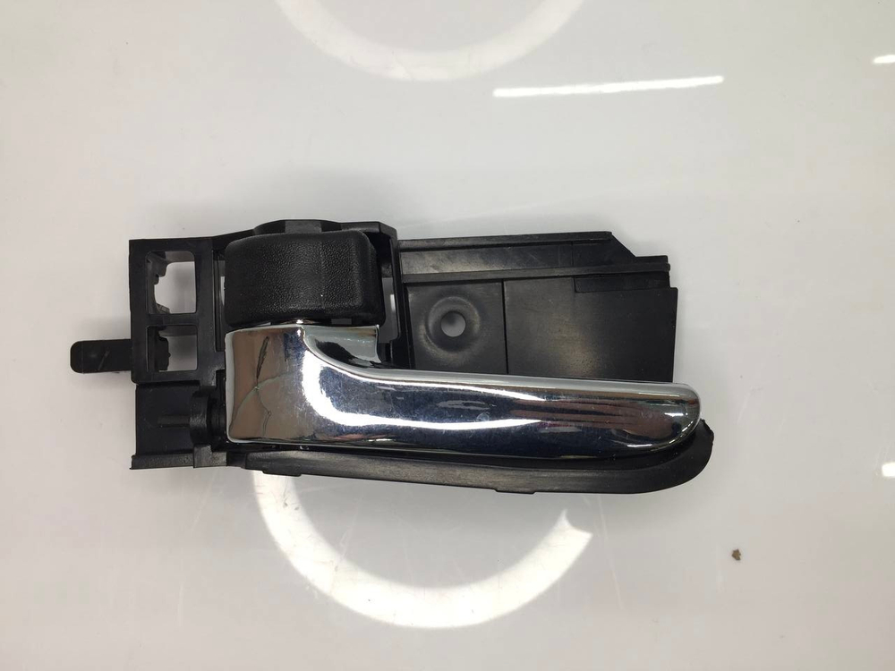 Ручка двери внутренняя ЛЕВАЯ B6105300B28 Lifan Solano, Solano New