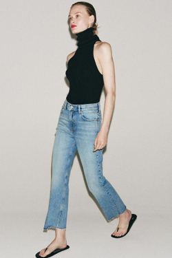 ZARA УКОРОЧЕННЫЕ ДЖИНСЫ-КЛЕШ СО СРЕДНЕЙ ПОСАДКОЙ — ZW COLLECTION, ЛИНЯЛЫЙ СИНИЙ