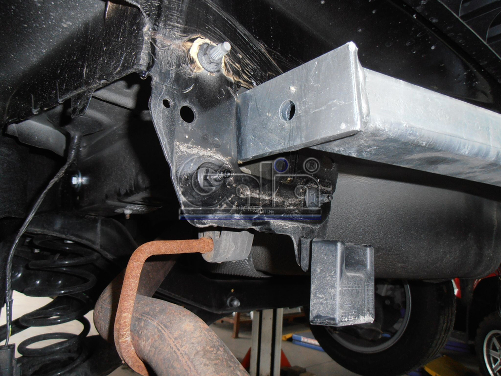 Фаркоп оцинкованный Galia F091C для Ford Focus хетчбек 2004-2011, 2011-, Ford C-MAX 2003-2011, 2011-(паспорт и сертификат в комплекте)(без электрики)