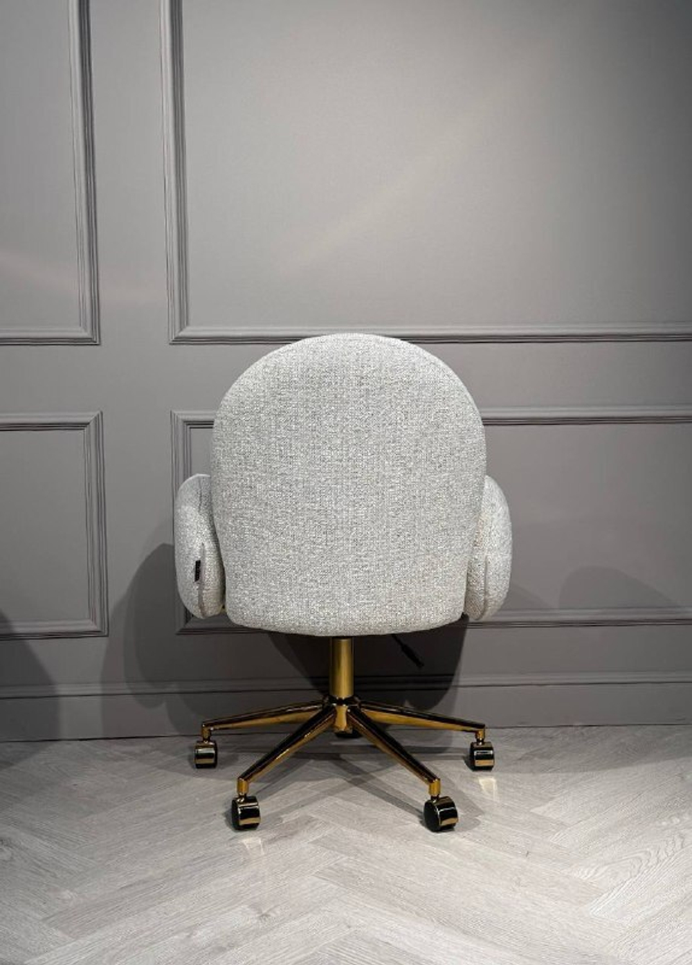 Кресло офисное Ist Casa Клауд PRO, белый крем, золото