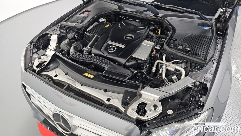Mercedes-Benz E-Class W213 E300 4MATIC AMG Line (01.2020)