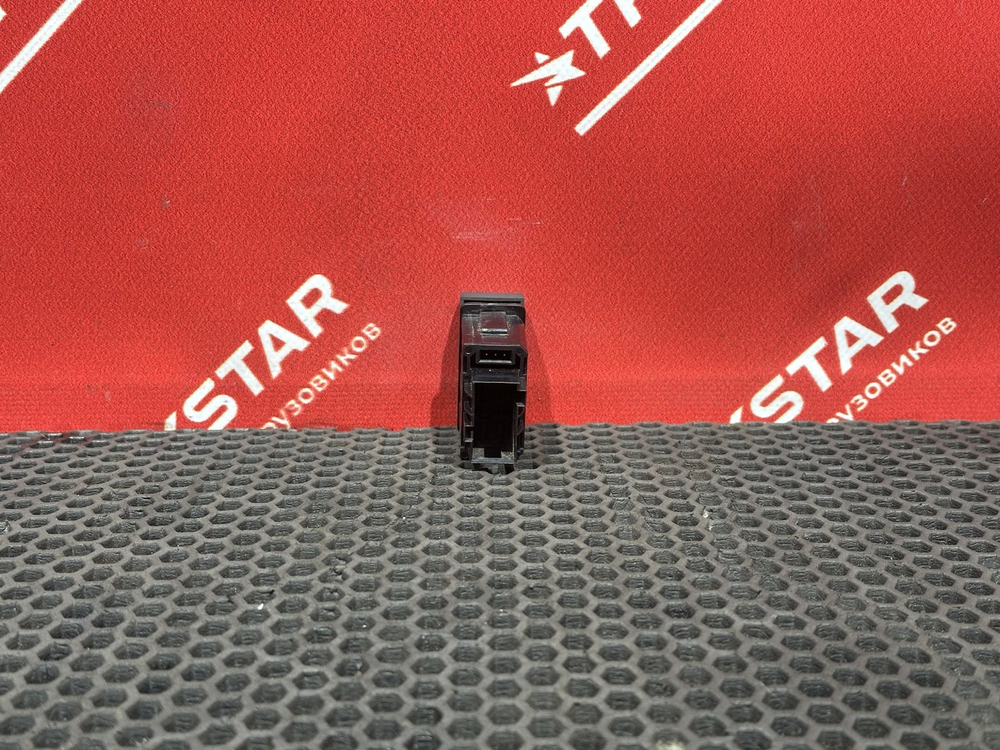 Кнопка освещения за кабиной 2018г