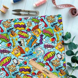 Ткань сатин небольшие звуки из комиксов на голубом фоне