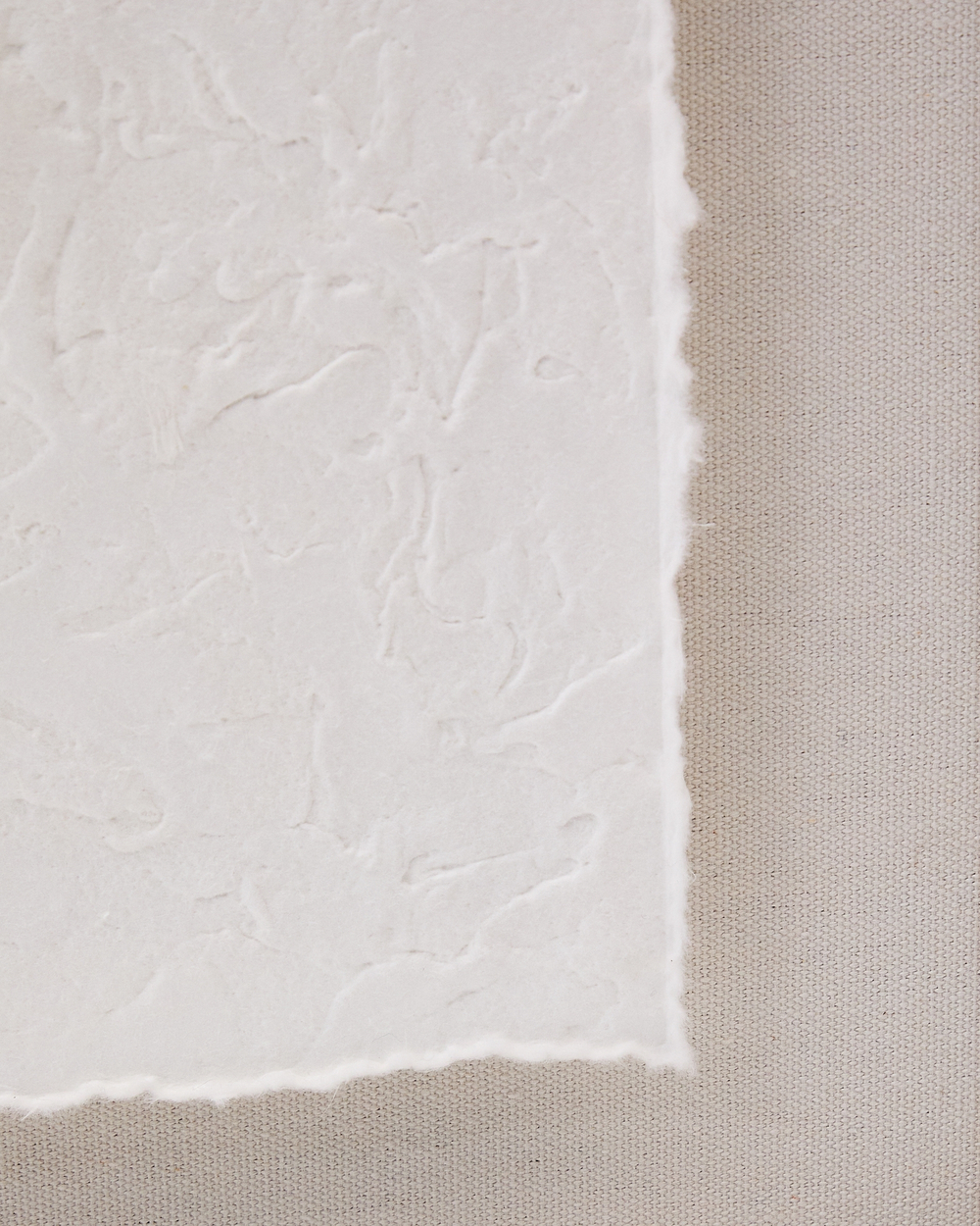 Olvin Абстрактная картина на белой бумаге с рельефным рисунком