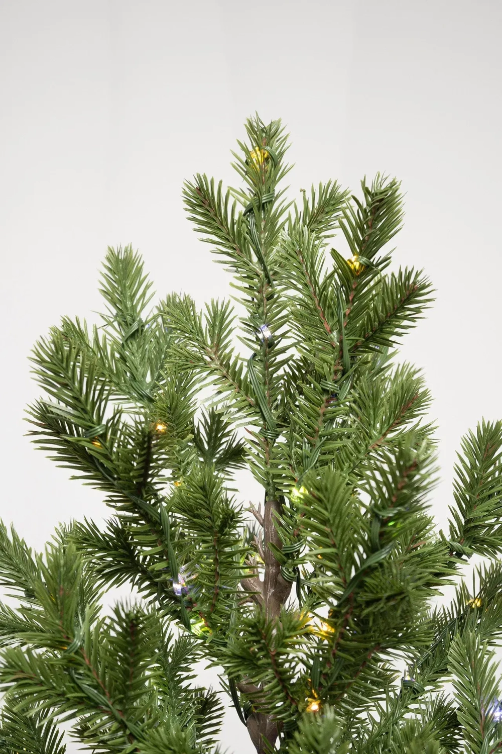 Искусственная елка Измайловская 210 см., 100% литая хвоя, 1500 мульти LED ламп, 10 режимов, Елкиторг (57210)