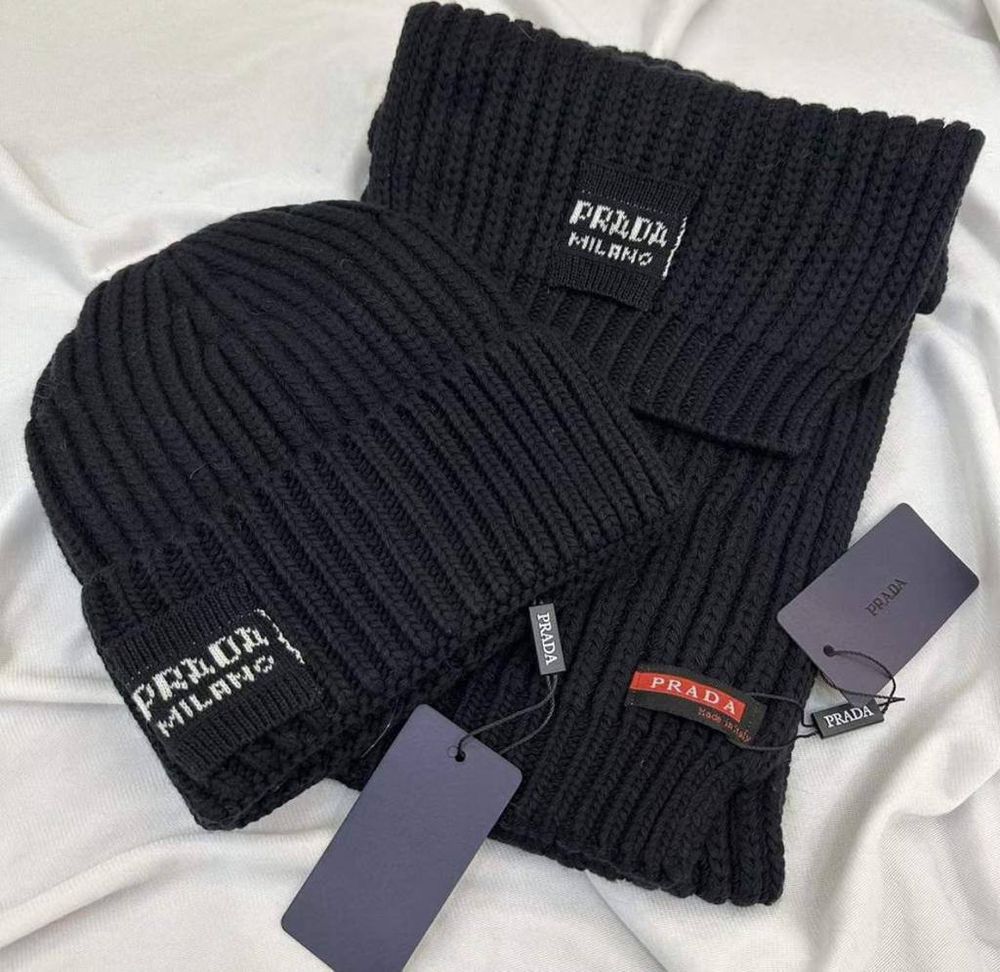 Комплект шапка и шарф Prada