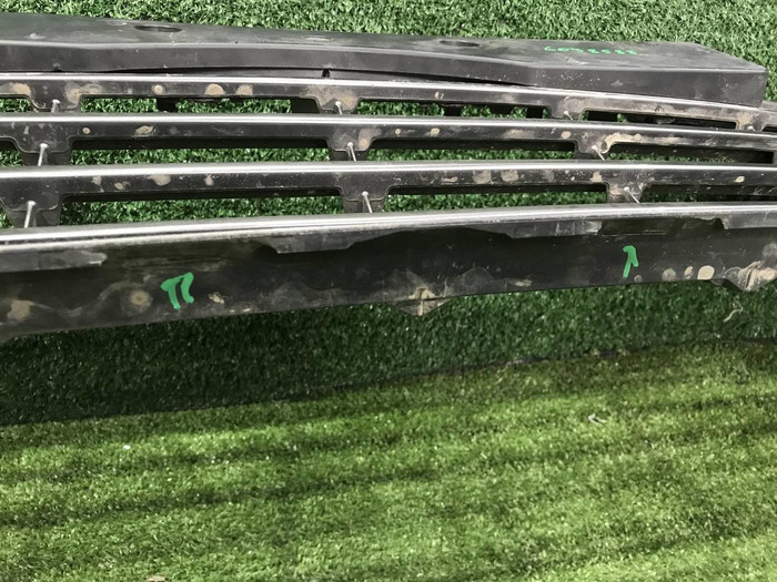 Решетка переднего бампера Toyota Camry xv70 (2017-2021)