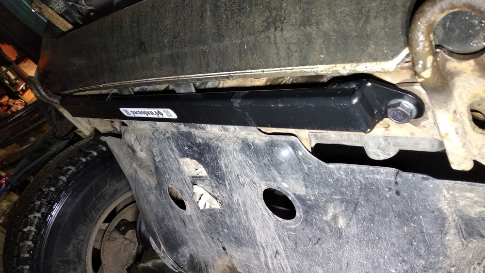 Распорка между передними крюками Nissan Pathfinder R50 (ПОД ЗАКАЗ)