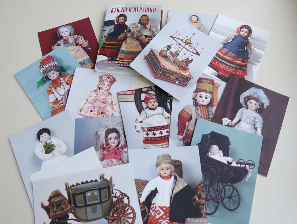 Открытки "Куклы и игрушки"