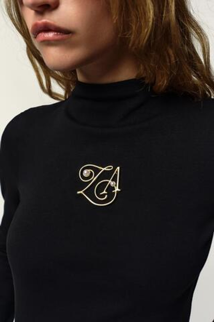 ZARA ФУТБОЛКА С ВОРОТНИКОМ-СТОЙКОЙ И БРОШЬЮ, ЧЕРНЫЙ