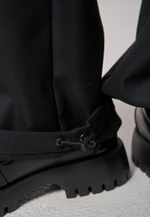 Брюки с поясом на резинке черные