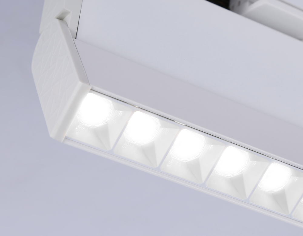 Светильник светодиодный трековый GL6816 WH белый LED 12W 4200K 24° 230*22*87