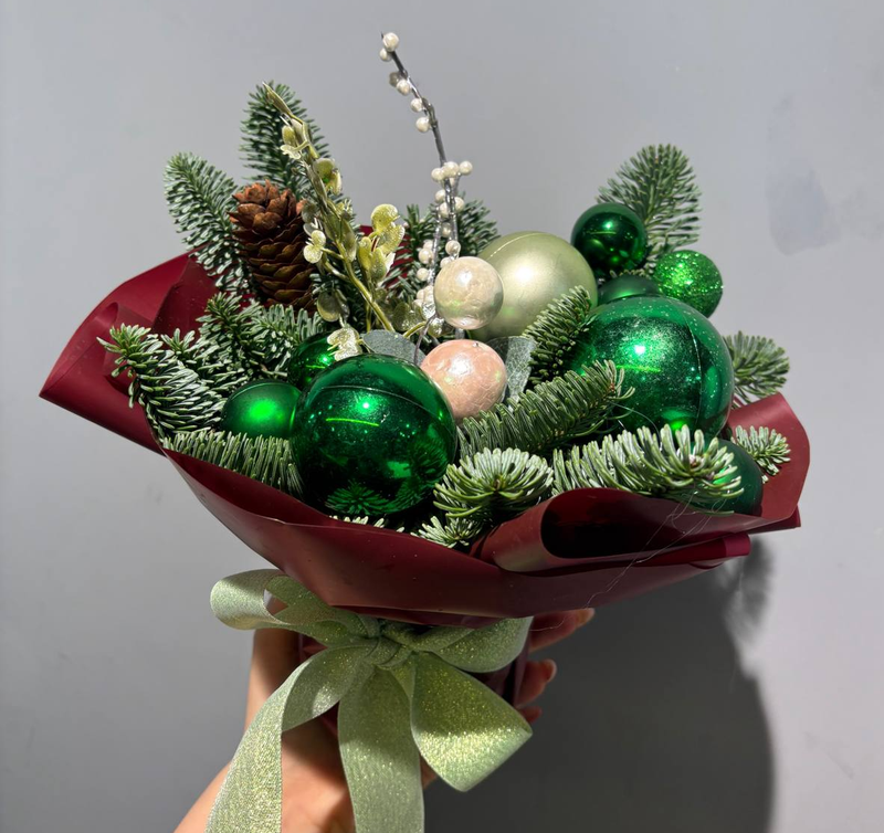 Композиция "Еловые ветки"