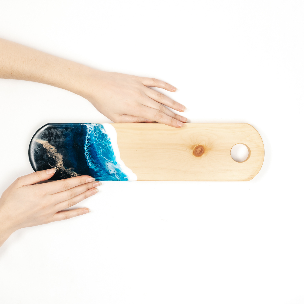 Доска разделочная из древесины сибирского кедра с эпоксидной смолой. RD81