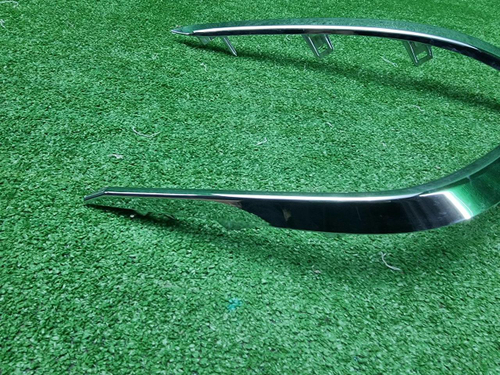 Молдинг переднего бампера Toyota Camry xv70 20-нв