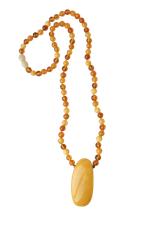 Колье с кулоном из природного янтаря