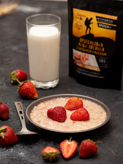 ПРОТЕИНОВАЯ КАША ОВСЯНАЯ С КЛУБНИКОЙ И МОЛОКОМ 100 ГРАММ