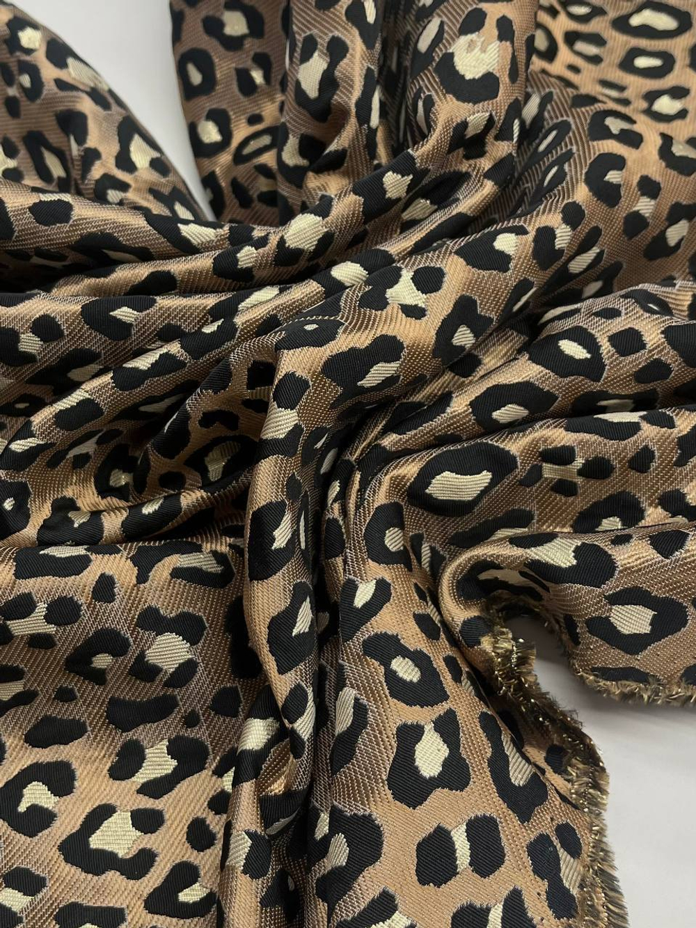 Жаккард п/э с ацетатом и люрексом Dolce&Gabbana коричневый с анималистичным принтом