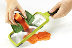 Терка с держателем для продуктов mandoline, зеленая