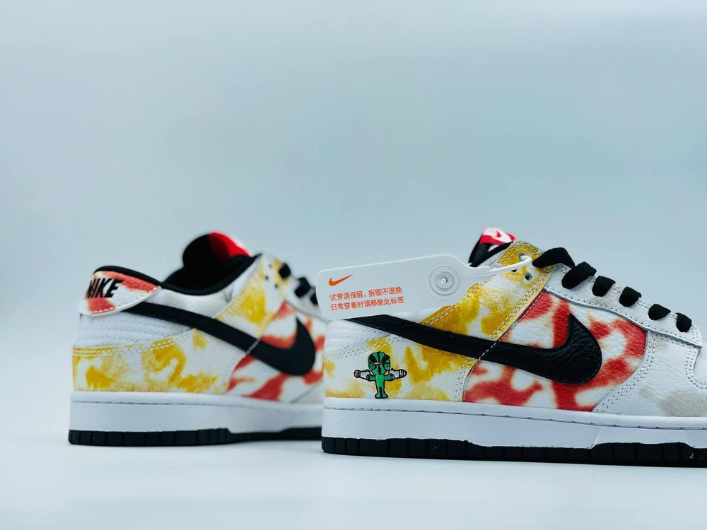 Кроссовки SB Dunk Low "Raygun Tie-Dye White"