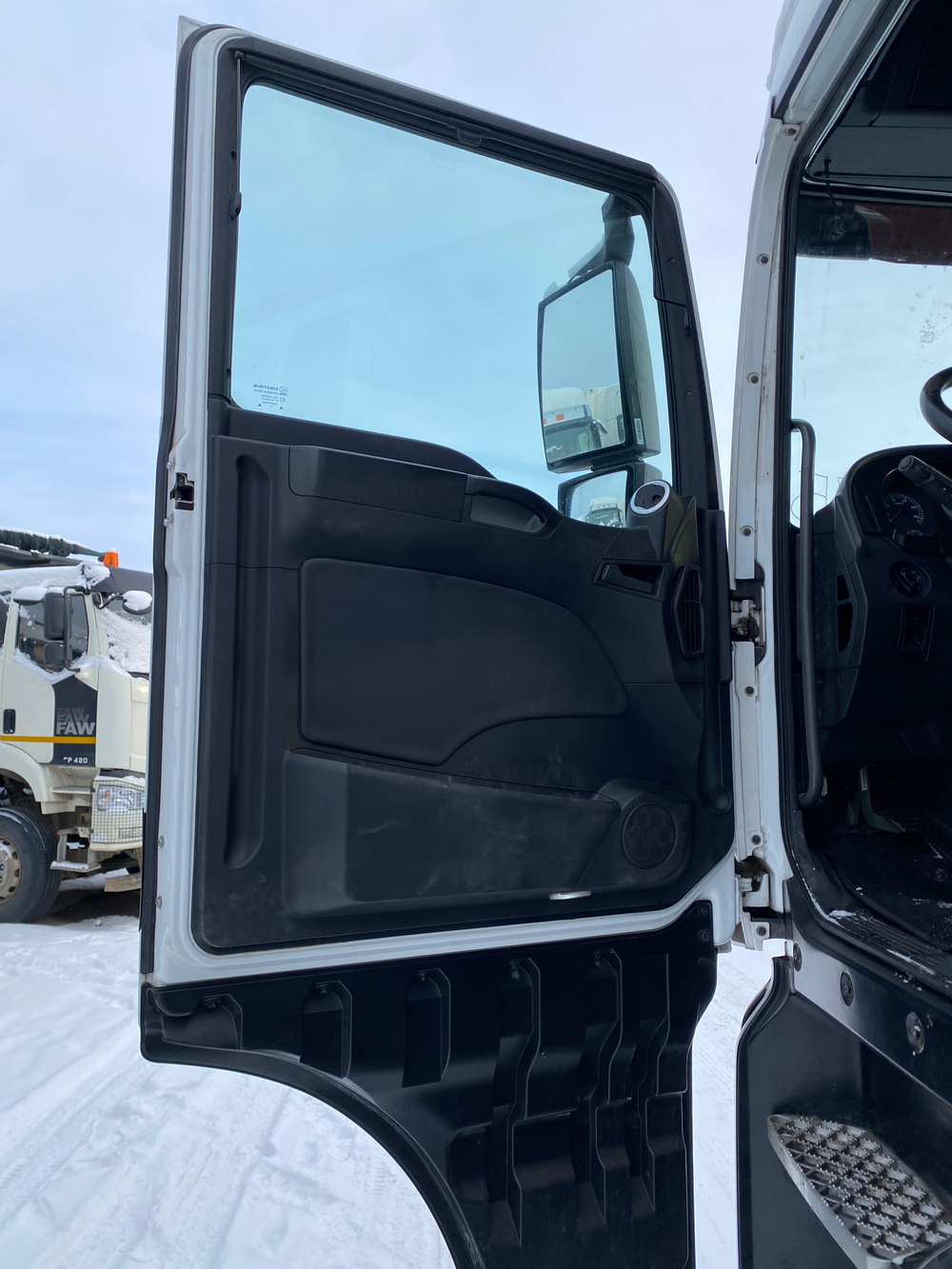 SITRAK C7H 6x4 Седельный тягач ZZ4256V364HE (Дизельный, 12,4 л, 540 л.с., МТ)