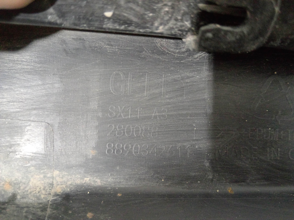 Подножка порога левого Geely Coolray 19-нв Б/У Оригинал 6073139400