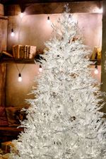 Искусственная белая елка с гирляндой встроенной «Normandia» Нормандия (коралловые ветки) от 2,1 м до 2,4 м