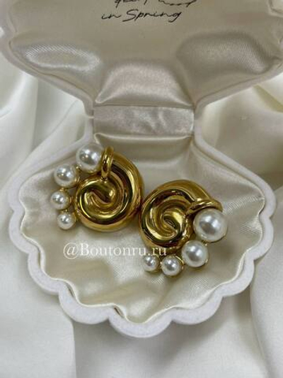 Серьги золотистые в форме ракушки с жемчужинами