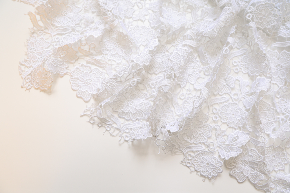 Кружевное полотно белое
